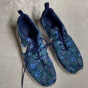 Casual/garden shoes. Nike, flower print